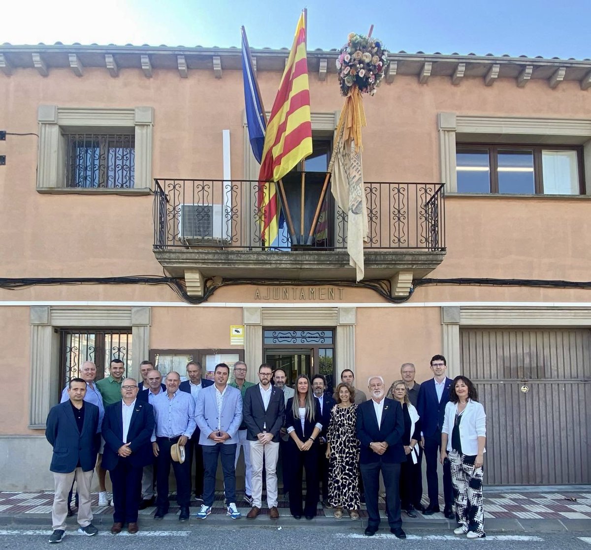marcsolanes's tweet photo. Un gran dia de #SantRamon a Sant Ramon, amb @miriamnoguerasM. La festa gran de la #Segarra. https://t.co/9dFY8QiCte