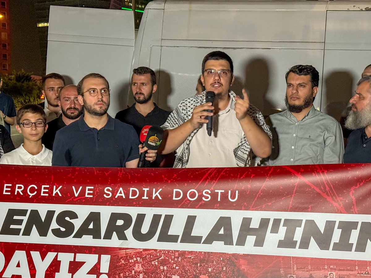 agdmyaroglu's tweet image. İzzet ve Cesaret Yemen&apos;de... 
Vefa ve İsâr Yemen&apos;de... 
Cihad ve Şehadet Yemen&apos;de...

Siyonizmin bağrına saplanan hançer Yemen ENSARULLAH&apos;I...

Ebu Ubeyde&apos;nin dediği gibi; &quot;Siz bizdensiz, biz de sizdeniz...&quot;