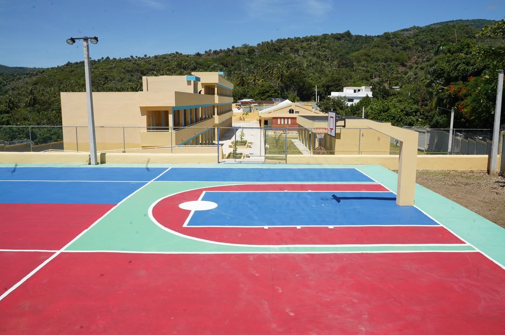 ¡Desde hoy, la educación cambia para casi 9️⃣0️⃣0️⃣ estudiantes del municipio Enriquillo, provincia de Barahona! ✅

“La Perla del Sur” recibió del presidente <a href="/luisabinader/">Luis Abinader</a> el remozamiento del Politécnico La Ciénaga y el Centro Educativo Juan Antonio Ramón Pérez, totalmente nuevo y