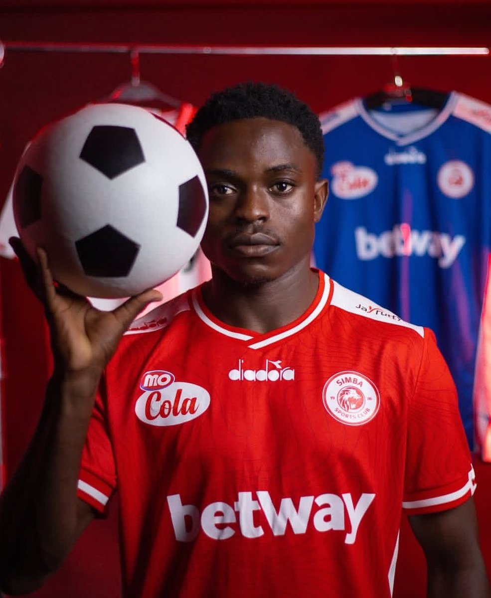 gastodigenaro's tweet photo. Simba acheni Miyeyusho. Hii Jezi ya Pre season inakuaje kali zaidi ya official kit? https://t.co/kjM6em8bpq