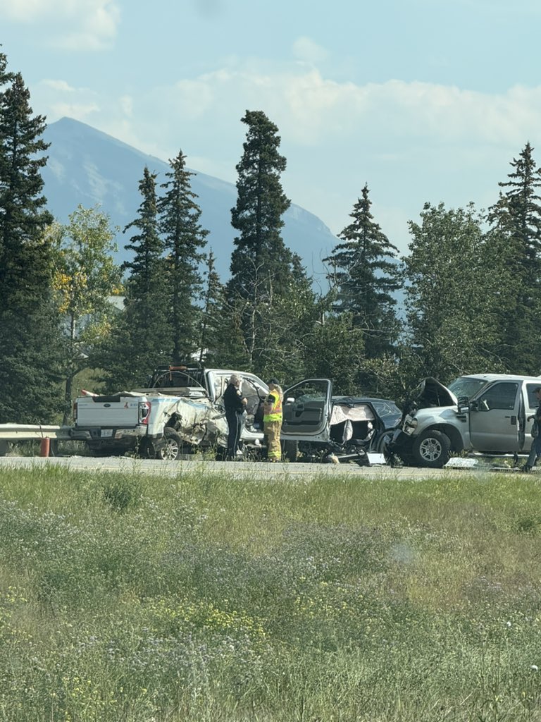 Shaelyn Brown (@shae_brown96) on Twitter photo Bad accident just before Canmore WB Trans-Canada… drive safe peeps. Seeing too many bad accidents over this long weekend. #canmore #alberta #transcanada #511alberta <a href="/511Alberta/">511 Alberta</a> Bad accident just before Canmore WB Trans-Canada… drive safe peeps. Seeing too many bad accidents over this long weekend. #canmore #alberta #transcanada #511alberta <a href="/511Alberta/">511 Alberta</a>