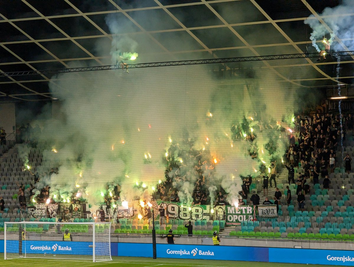 #167
🏟 Stadion Stožice
🏆 Prva liga 🇸🇮
⚽️  Olimpija Ljubljana – Maribor
🥅 1-0

Gros matchs en tribunes avec 4 animations au total. Malheureusement stade vraiment vide aux 2/3 malgré l'affiche, seul petit point noir