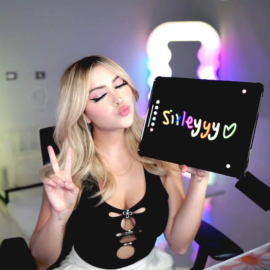 srlwalls's tweet photo. okay con esto regreso, WELCOME BACK SEYSEY PAPURITA https://t.co/gF2xrODkGY