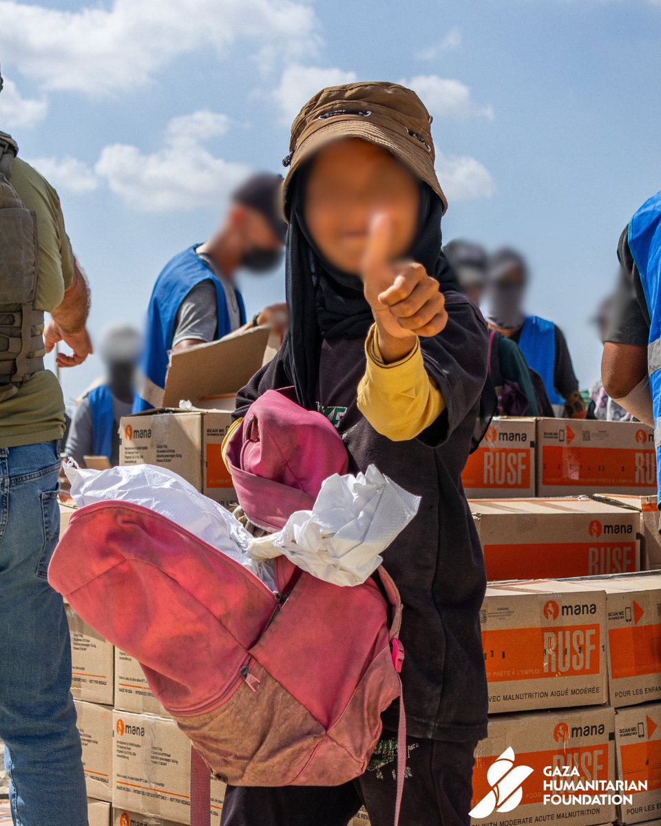 We're distributing a variety of food aid to prevent malnutrition in Gaza.

In addition to our regular meals, GHF is delivering RUSF bars formulated to both treat and prevent acute malnutrition.

Today, women and children received 25,000 packs of this lifesaving aid.