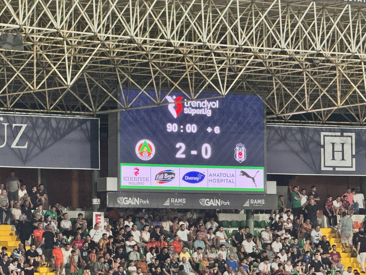 Alanyaspor’umuzu gönülden tebrik ediyorum.
Bugün sahamızda Beşiktaş’ı 2-0 mağlup ederek bizlere büyük bir gurur ve mutluluk yaşattı.

Emeği geçen tüm futbolcularımıza, teknik ekibimize ve taraftarlarımıza teşekkür ediyorum.
Bravo bizim çocuklar, yolunuz açık olsun🧡💚