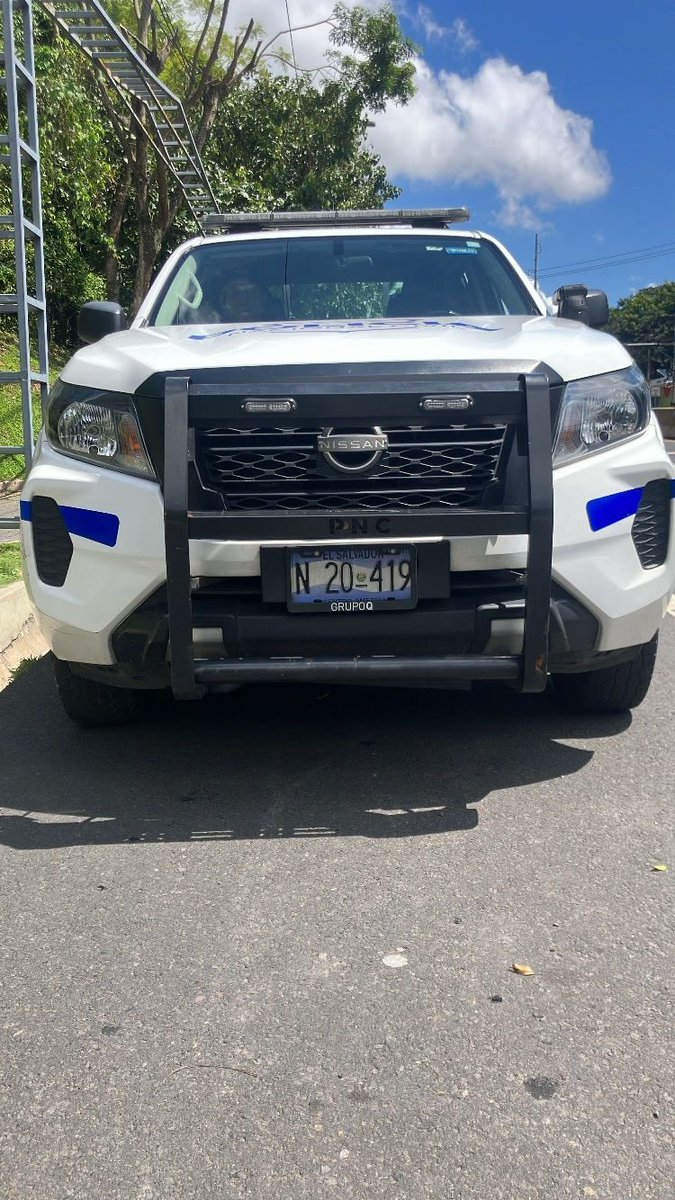 Imagínese vivir en un país “libre” -según lo afirma la propaganda FALSA del régimen del #clanbukele- pero la ciudadanía es acosada por la <a href="/PNCSV/">PNC El Salvador</a> cuando de forma PACÍFICA, se expresa en defensa de #ElEspino, un pequeño bosque en medio de la ciudad de #SanSalvador. 

#ElEspino es