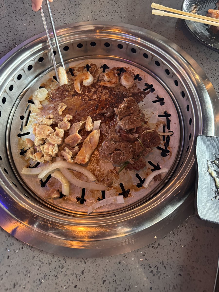 KBBQ BULGOGI VACCUM CLOCKED IN 6 TRAYS CONSUMED 
<a href="/Kal_ult/">Kal</a> 
Shout out our server: <a href="/Katashios/">Dylan</a> #MOBAPWIN