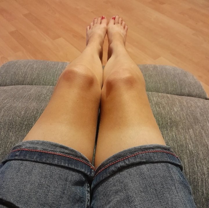 4 heatwaves, endless sunshine, evenings in the garden, weekends at the beach, walks in the park...it really has been the Summer that's kept on giving &amp; as it finally comes to an end, I have this lasting reminder on my legs. Going to call it the Autumn leaf shade 🍂