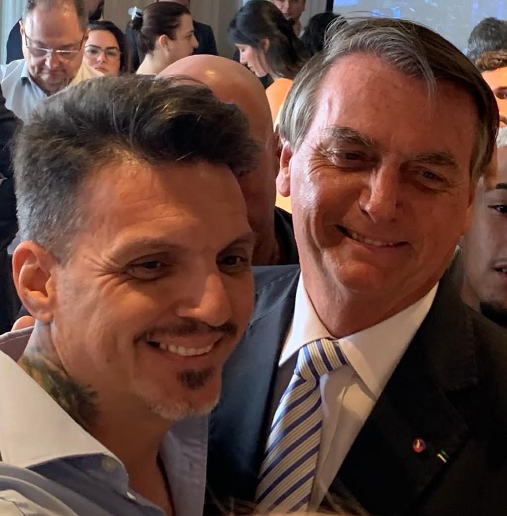 PedroRonchi2's tweet photo. O ex-piloto da Fórmula 1 foi preso por receptação de carro de luxo. Adivinha em quem ele votou? https://t.co/TNYY9iDXWg