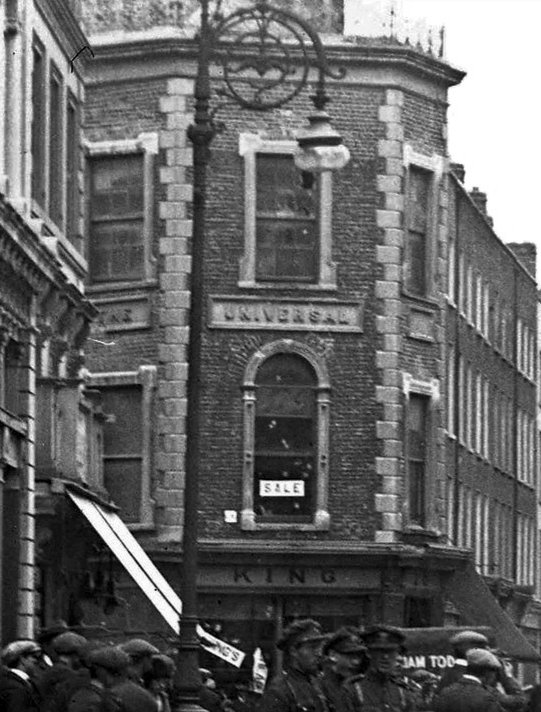 Marc_O_hArgain's tweet photo. @FearStairLmk Just noticed it's practically the same design as the street lighting on O'Connell St, Limerick in 1922 https://t.co/9zrzI2iJQK