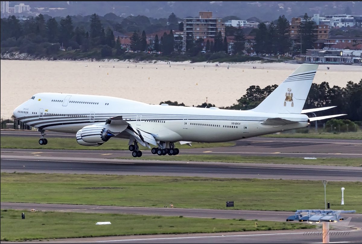 Keg767's tweet photo. Still not as long as the Sultan of Brunei (he was doing the flying) into Sydney a bunch of years ago. This as 1700m into the runway. The Indian one was only 1000m. (We normally touch down 330-600m into the runway. 

📷@aussiepomm ? @16right_media ? https://t.co/QvIYoTpLqE