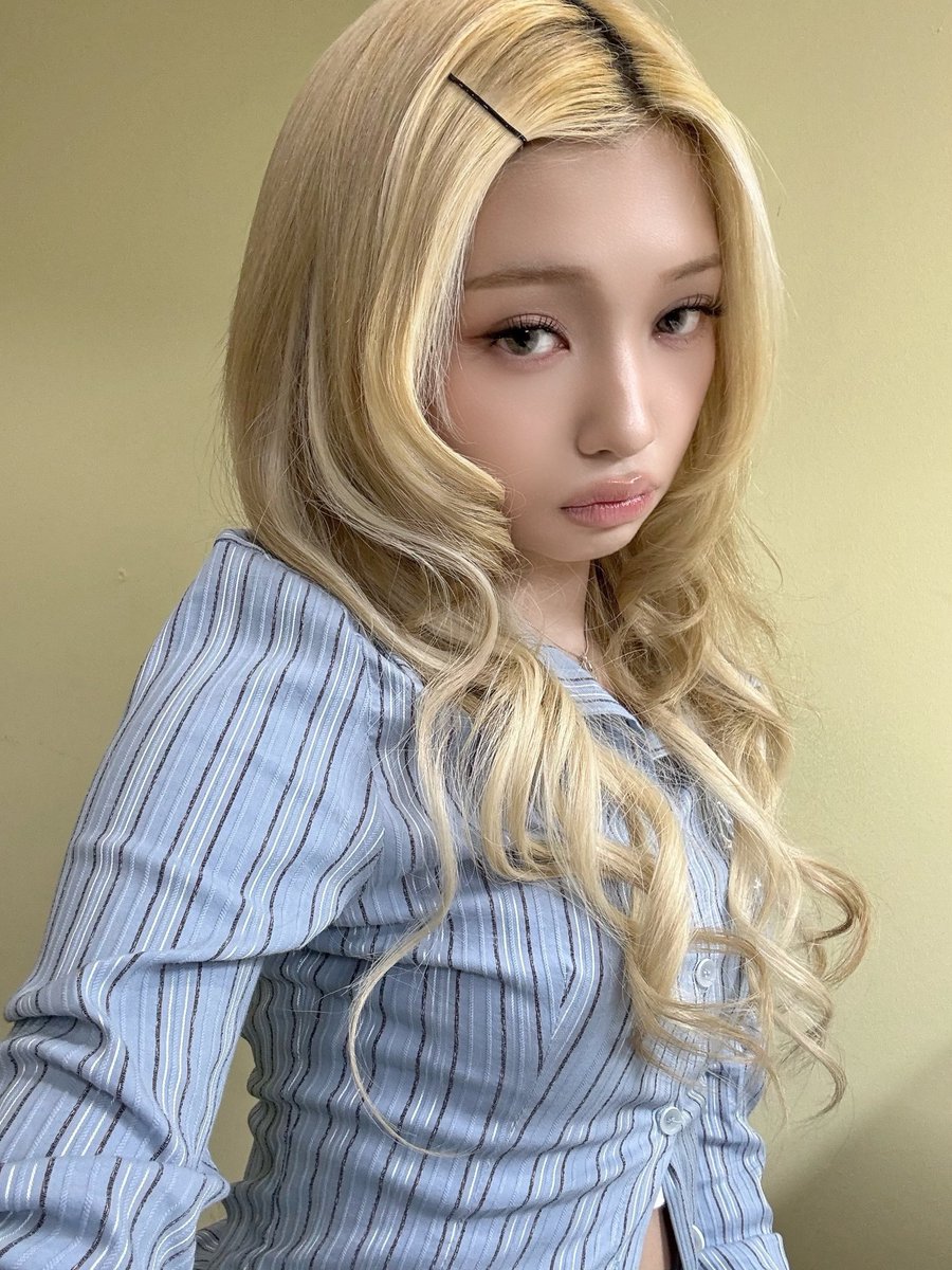 GehleeFrance's tweet photo. 📸⌇TWITTER

— Gehlee a posté sur TWITTER

"très inspiré 💋"

✦ #GEHLEE #젤리당카 #UNIS #유니스 https://t.co/hKNk5EVLL3