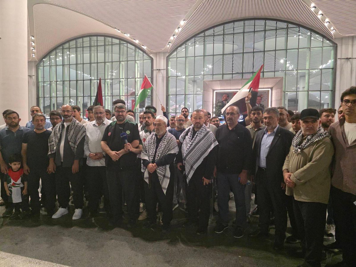 On binlerce insan arasından Küresel Sumûd Filosu’na katılmayı nasip eden Rabbime  şükürler olsun.
Bizi kendi adına temsilci gönderen kardeşlerimden Allah razı olsun.
İstanbul Havalimanı’na kadar gelip dualarıyla uğurlayan, gelemeyip dua eden tüm kardeşlerime teşekkür ediyorum.