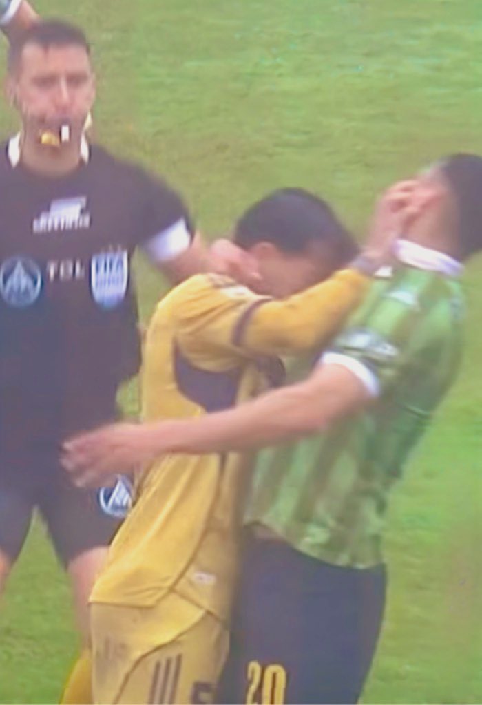 Like si querés que paredes te agarre del cuello así