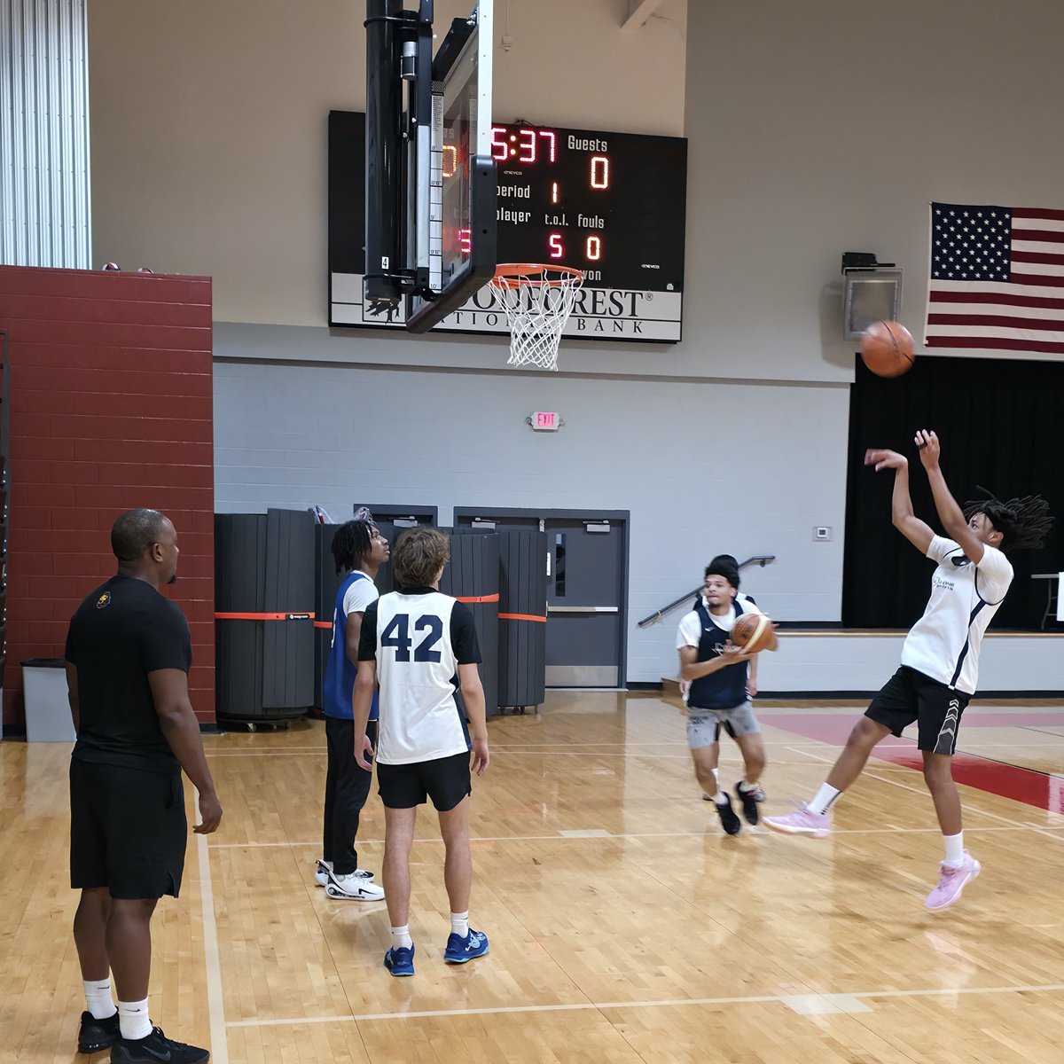Coach Damion King - University of St. Thomas 🎯 is locked’n for the AllNOneSports College Shoot Around. Players get a chance to showcase their shooting ability early before tomorrow’s Labor Day Showcase! #NXTLevel
