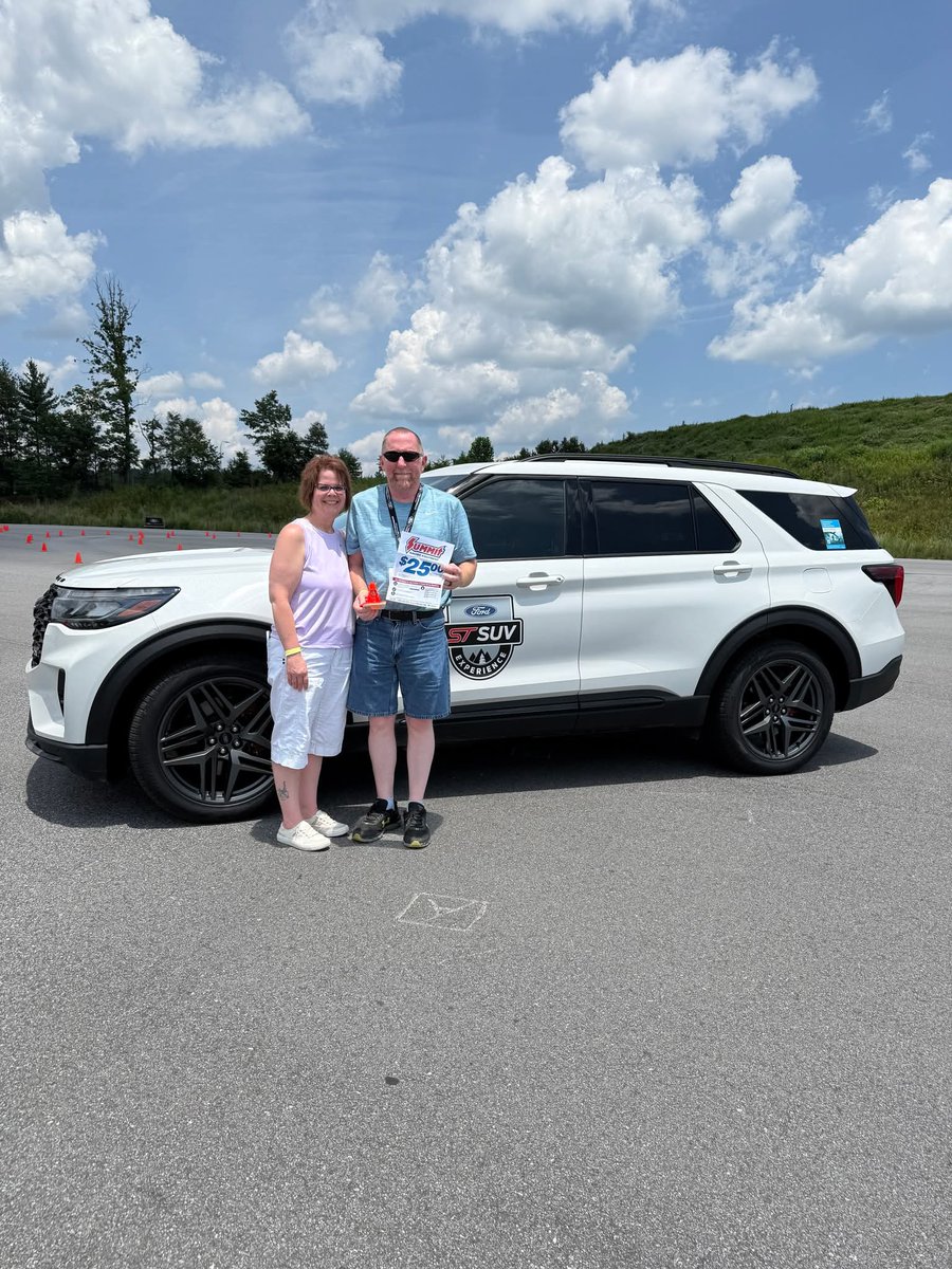 FPRacingSchool's tweet image. Congrats to the drivers with the best @CastrolUSA Edge Auto-X times from week 13 at the Ford Performance #STSUVExperience in Asheville, NC. 

🏁 Adam Schwab 29.05
Mark Gauding 29.146
Kirk McClellan 30.179
Doug Pope 31.665

#fordperformanceracingschool
#performancedriving