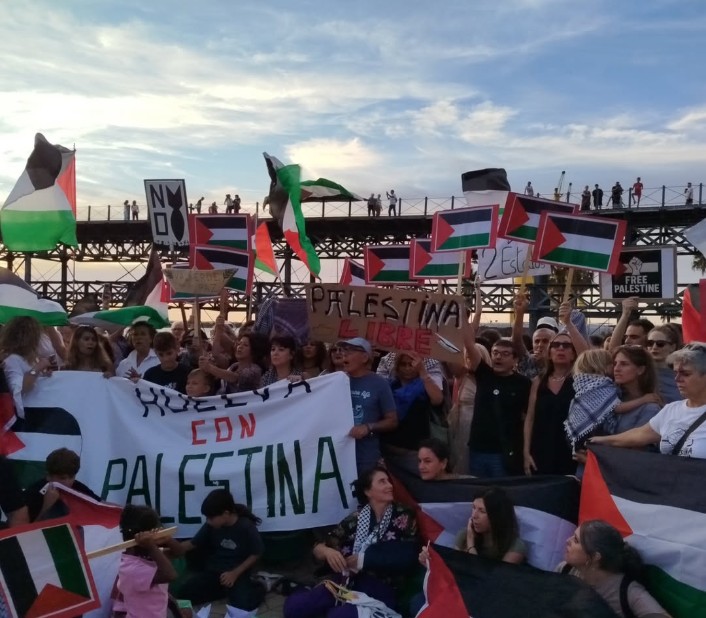 Huelva contra el genocidio. 

Fuerza al pueblo palestino, venceréis 🇵🇸