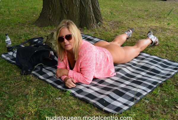 Watch NudeChrissy's leaked NSFW photo on TwXstars