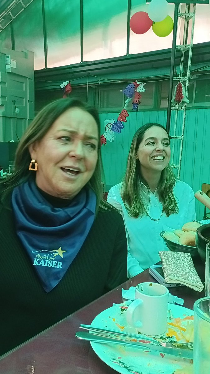 voluntariasX's tweet photo. Nos reímos a más no poder, nos emocionamos con la historia de Ruth y comimos hasta decir basta!
Gracias Talca por el recibimiento y el cariño! @iviavaria @Mdiazdevaldes @defensachilena @Jou_Kaiser @JavieraHartmann @Jou_Kaiser @Francis25830521 https://t.co/IPsXgnRCao