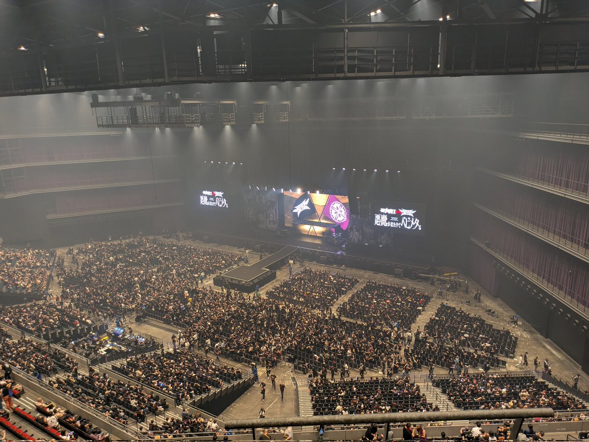 9/1 6:50☁　#朝活
White rabbits!🐇
おはようございます。
９月が始まりました。

"たまにはライブで弾けよう!"
昨日はKアリーナに対バンライブ観戦🎸👿vs🤘🦊🤘
聖飢魔IIのライブ初体験だったが、デーモン閣下のパフォーマンスが素晴らしい。特にMC🎤が笑わせてもらいました。🤣