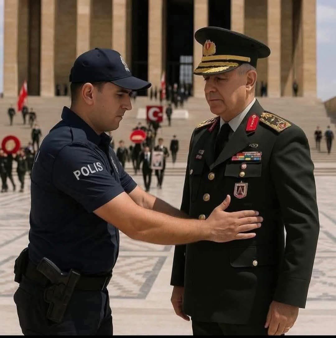 Dikkat!
Bu fotoğraf yapay zekâ tarafından üretilmiş kurmacadır. Üstelik çok amatör bir çalışma.

Gerçek olduğuna inanan biri varsa gözünü muayene ettirsin, psikiyatri doktoruna da uğrasın. sosyal medya hesaplarını kapatsın ve bol bol temiz hava alabileceği açık alanlarda dolaşsın