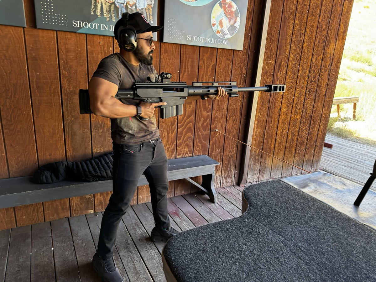 CS2 rifle skin referenced in reply to Mert's tweet