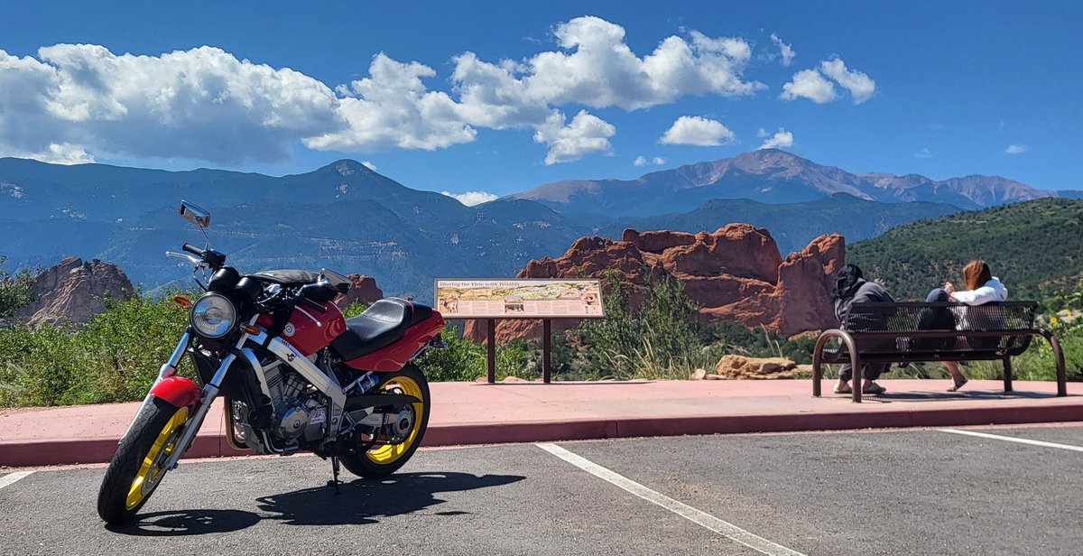 TamiK_Colorado's tweet image. #Scarlett got me out of the house today 🏍💨🎶🗻❤️
It&apos;s a beautiful day here in #ColoradoSprings #Colorado today 😎 #NaturePhotography