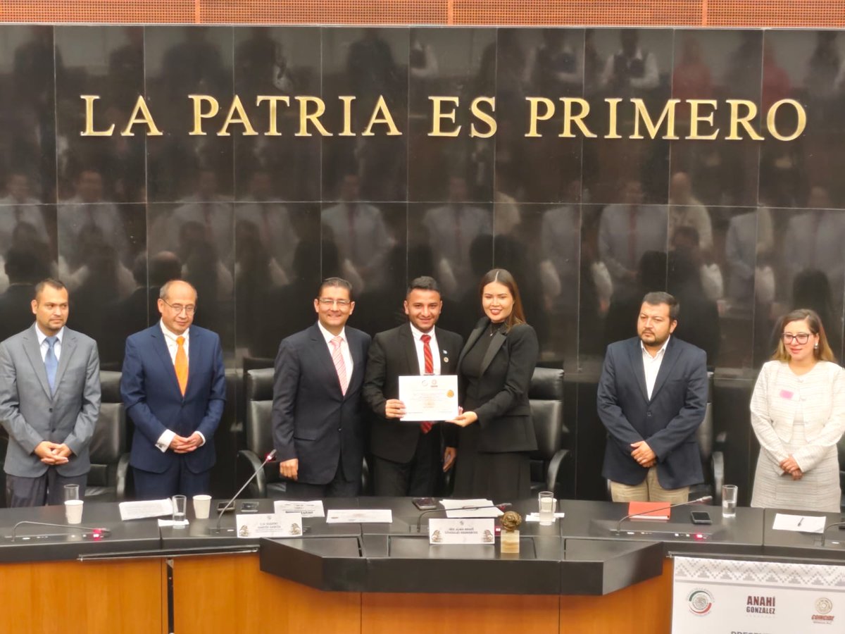 Saludos Guatemala desde el Senado de México.