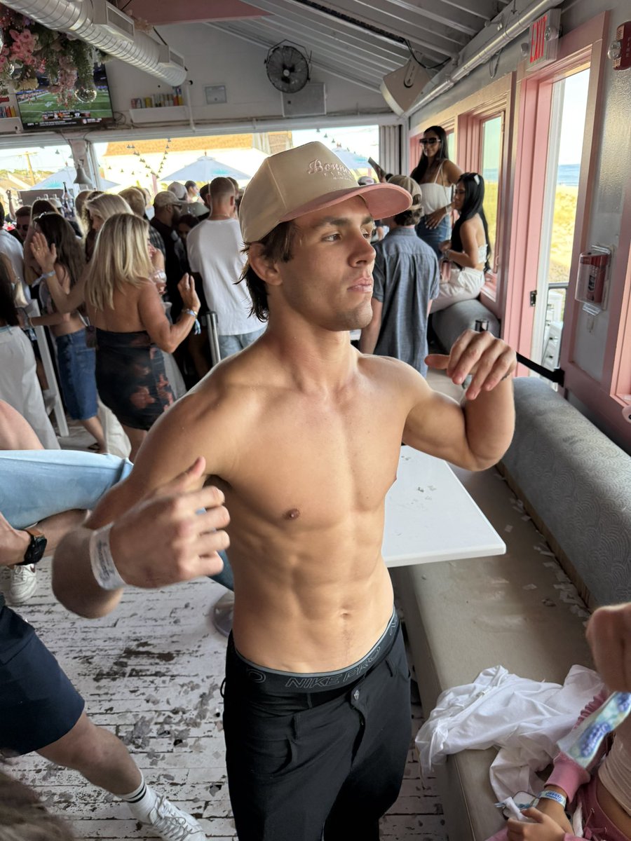 The most handsome guy in crypto @BryceTheTrader