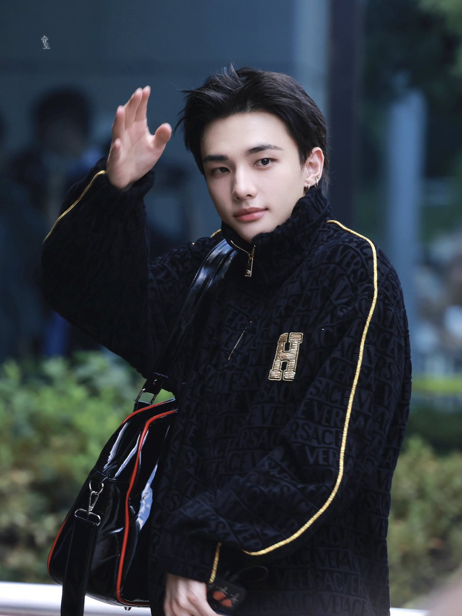 #누구보다_빠른_9월_최애_선점
현진이..𓆩ᥫ᭡𓆪