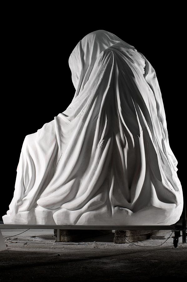 BunnieKat1962's tweet photo. I call these 
#Statues
Revenge of the #FittedSheets
That first one is Terrifying!😬😉🤭🤣😂 https://t.co/XsS6KklxJF