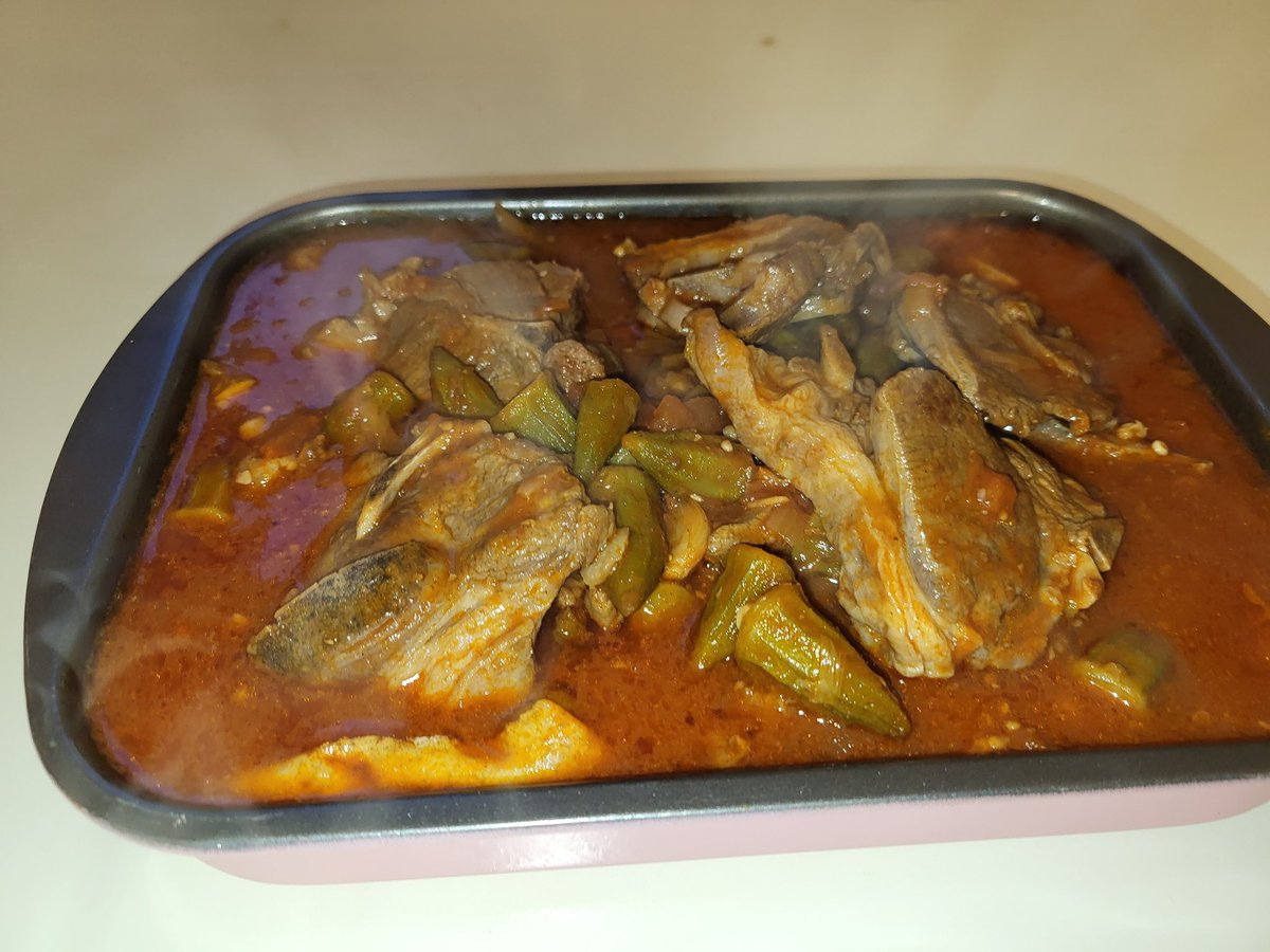 لاتغريداتك تفيد ولا طبخاتك تفيد  شتريد الله يسوي بيك بعد😁 
تعا لعند اخوك عازمك بدوتشلاند ومنية المتزوجين عحالهم😎