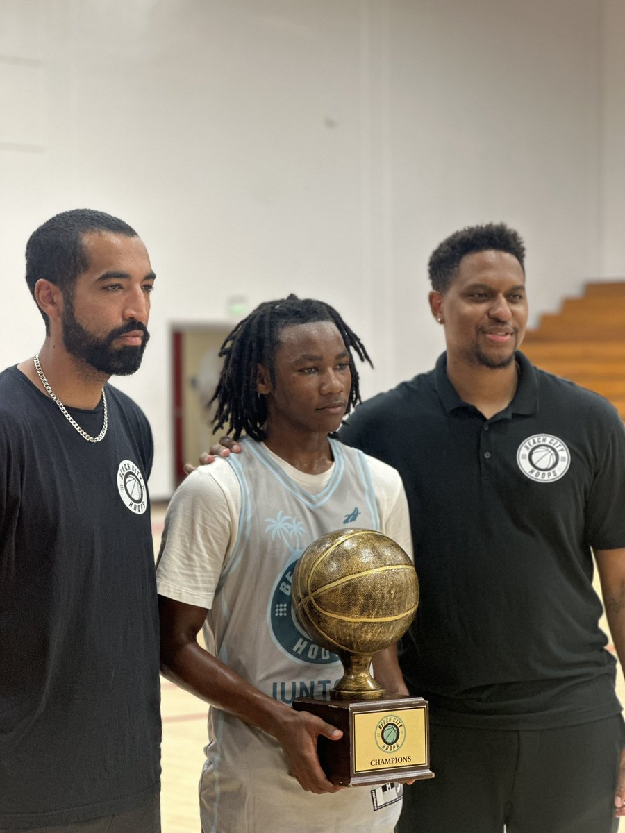 THA_Scouting's tweet image. SoCal Invitational Championship

2027 Grey 75
2026 Blue 67 

Brandon Granger - 23 pts &amp;amp; 6 reb
Dylan McGhee - 18 pts &amp;amp; 7 reb 
Jaelyn Miller - 14 pts 

Drew Anderson - 14 pts &amp;amp; 6 reb
Jaden Bailes - 13 pts &amp;amp; 6 reb
Semaj Carter - 10 pts, 6 reb &amp;amp; 6 ast