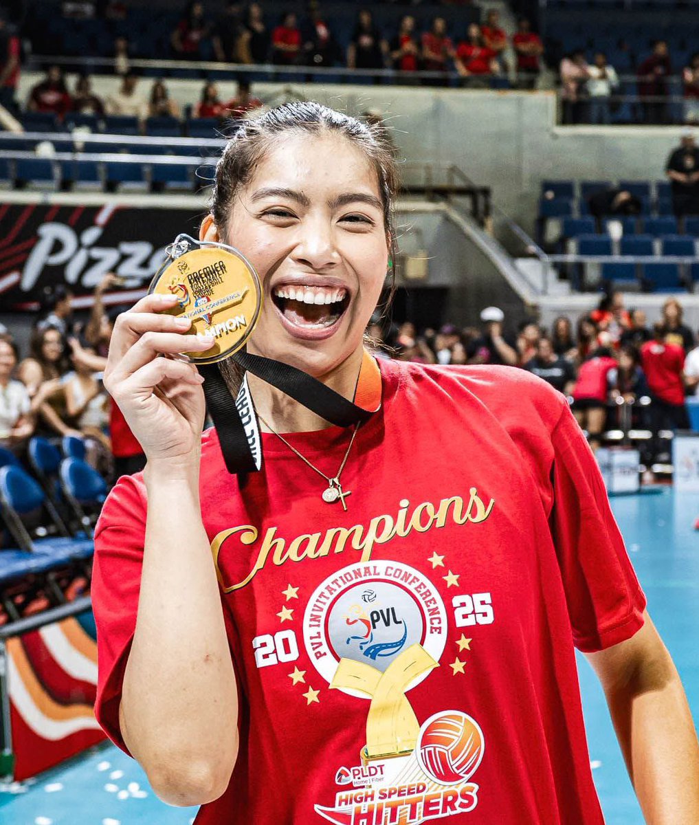 Thank you sa mga hindi pumili na teams kay Leiah.. kaya napunta sxa sa PLDT kung san mas lumabas ang galing nia.. at nakasama ate’s nia sa lasalle… 

Sabi nga Pag ang bata mabait sa magulang tlaga pinagpapala ☺️☺️☺️ 

Congrats back to back PVL Champs!