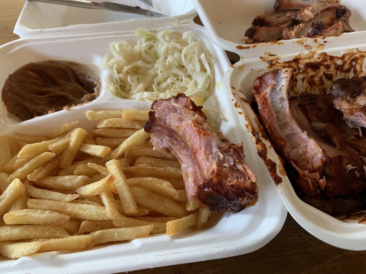 Kees_Stam's tweet photo. Ai ai ai!
Vanavond weer #Spareribs van #HolySmoke……..t Is geen gewone afhaalmaaltijd maar een traktatie, wat die @ddtme levert!
Hoort thuis in het rijtje #Autodrop…….’Zo lekker!!….t zou verboden moeten worden!!’ https://t.co/IhWT1l8Y5D