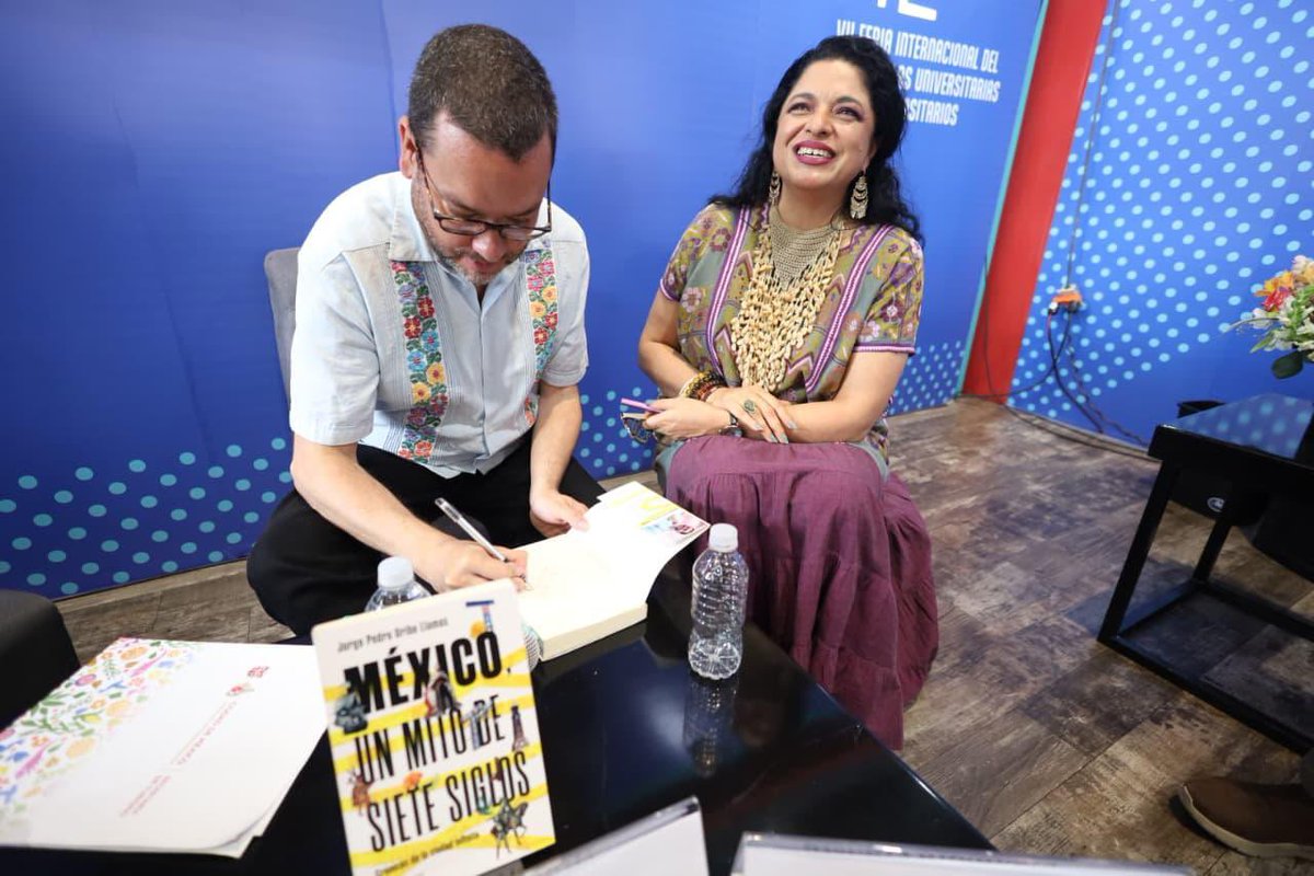✨📚 Hoy fue un día entrañable en mi alma mater, la <a href="/UNAM_MX/">UNAM</a>. Gracias de corazón a todas y todos quienes nos acompañaron en la presentación del libro “México, un mito de siete siglos”, de Jorge Pedro Uribe Llamas.

Un reconocimiento profundo a <a href="/jorgepedro/">Jorge Pedro Uribe Llamas</a> por regalarnos una obra