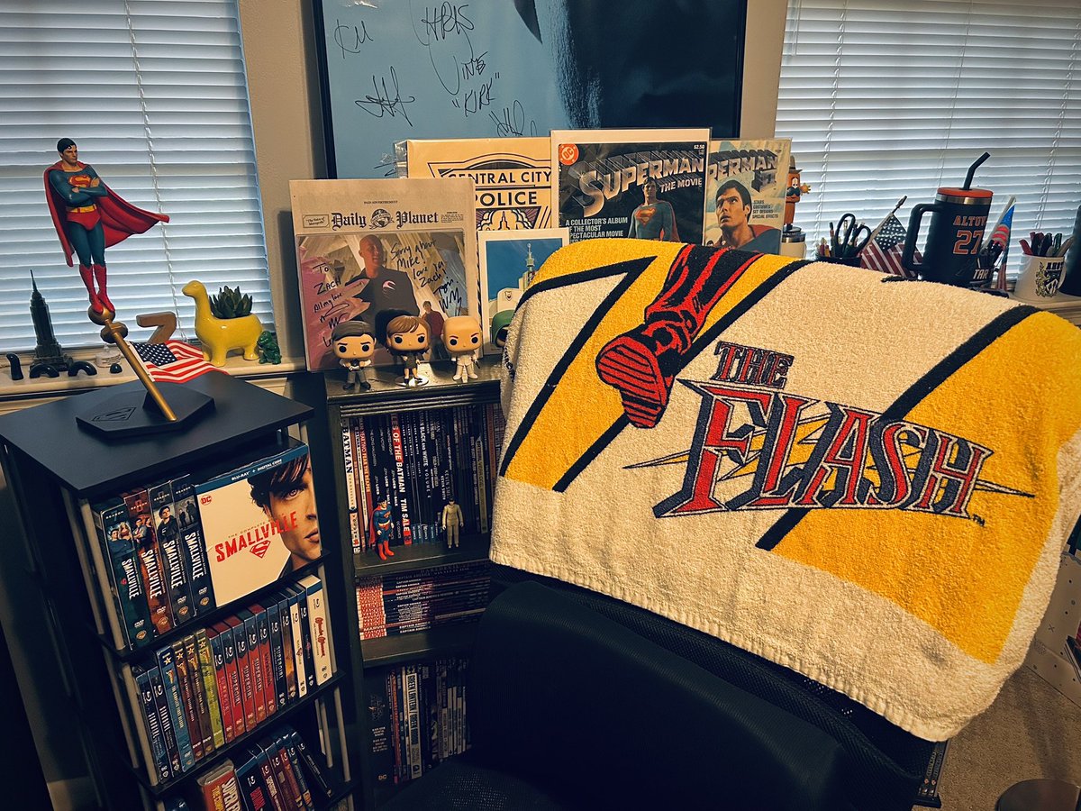 My #TheFlash beach towel has arrived! 🏖️#Flash90⚡️
