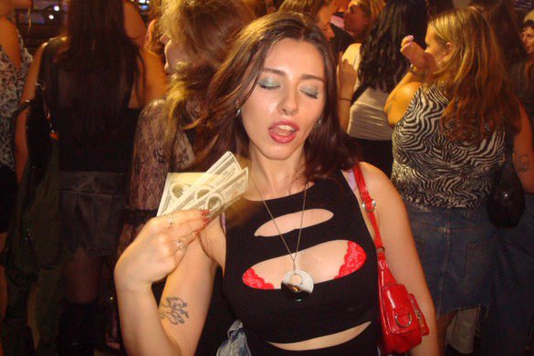 V4MPIRESHAWTY's tweet image. me &amp;amp; my Addison Rae dollars…#Baller