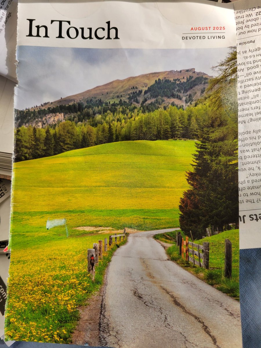 I DO think it's a coincidence that both my devotionals for September show a great chasm (affirmation, baby), Jesus is helping me hover above
 In Touch is like much of East Tennessee. But this Grand Canyon shot that Dr. Charles Stanley captured looks like a ninja turtle!🤭😁