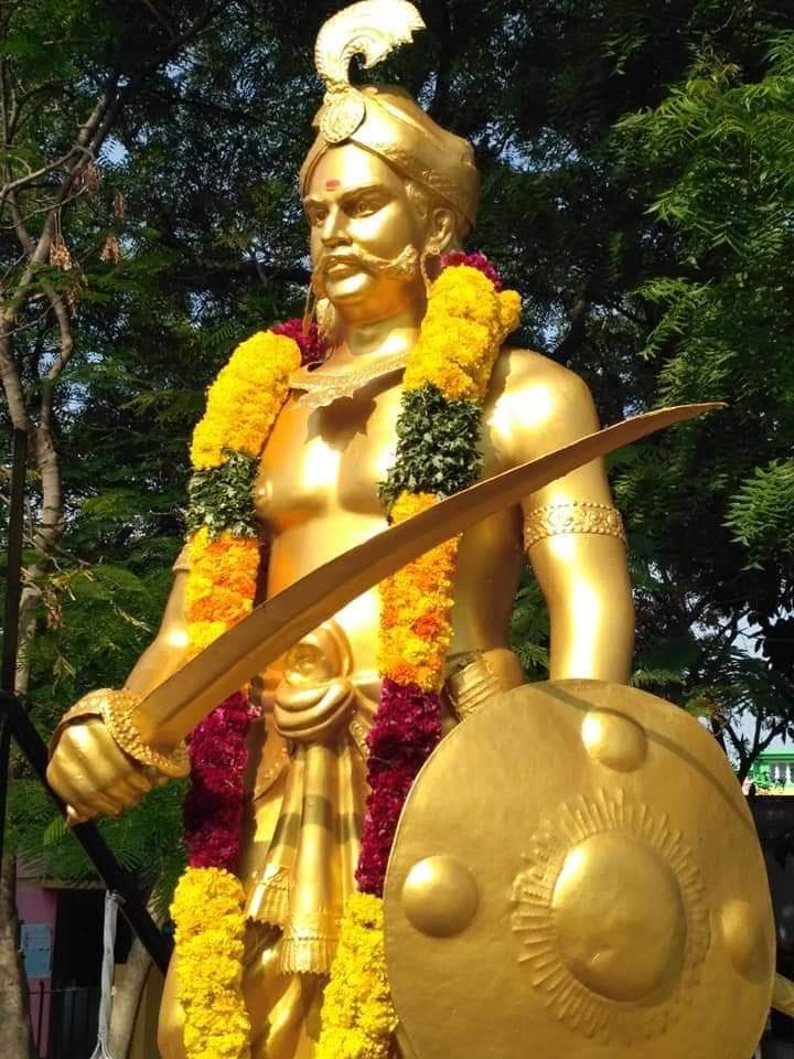 இந்திய சுதந்திரப் போராட்டத்தின் முன்னோடியும் நெற்கட்டும் செவலை திறம்பட ஆட்சி செய்த மாமன்னருமான பூலித்தேவர் அவர்களின் பிறந்த தினம் இன்று.

ஆங்கிலேயர்களுக்கு வரிகட்ட மறுத்து, அவர்களின் ஆதிக்கத்தை அடியோடு அகற்றும் வகையில் தமிழக மக்கள் மத்தியில் சுதந்திர வேள்வியை விதைத்த மாவீரர்