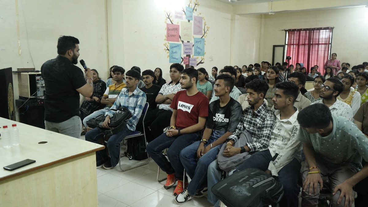 Techcadd_comp's tweet image. An inspiring day at A&amp;amp;M College where our Founder Mr. Gourav Sir, delivered a motivational guest lecture and introduced students to the future of technology through our AI dog: chi-chi 🤖 The session not only encouraged students but also gave them practical insights✨🚀 #x