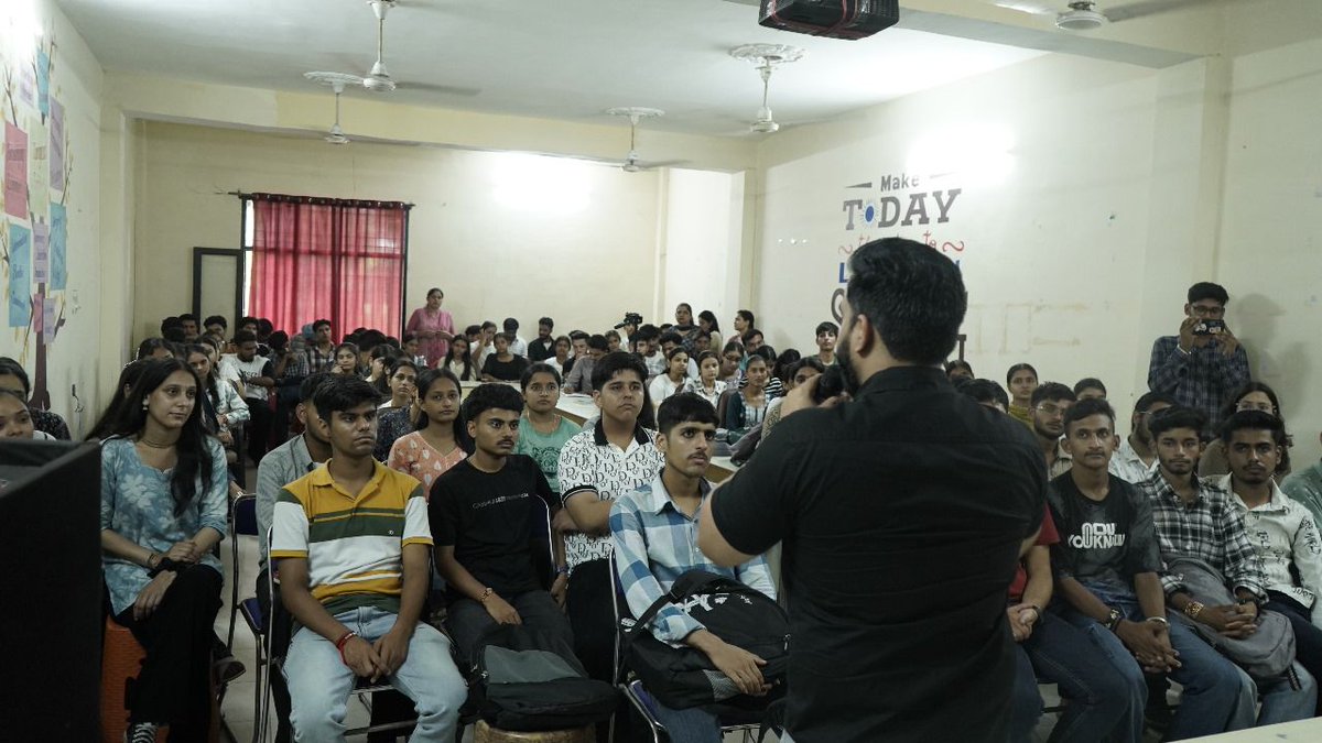 Techcadd_comp's tweet image. An inspiring day at A&amp;amp;M College where our Founder Mr. Gourav Sir, delivered a motivational guest lecture and introduced students to the future of technology through our AI dog: chi-chi 🤖 The session not only encouraged students but also gave them practical insights✨🚀 #x