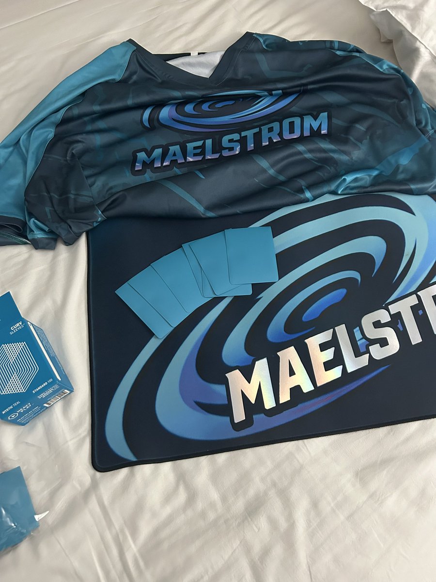 Scientific fact: you get +10 luck and +10 charisma when you match the jersey to the playmat and then match them both to the sleeves! The new wave of colors from <a href="/HeavyPlayLLC/">HEAVY PLAY</a> are super clean. If you wanna match like this use promo code: MAELSTROM for 10% of at checkout 😘