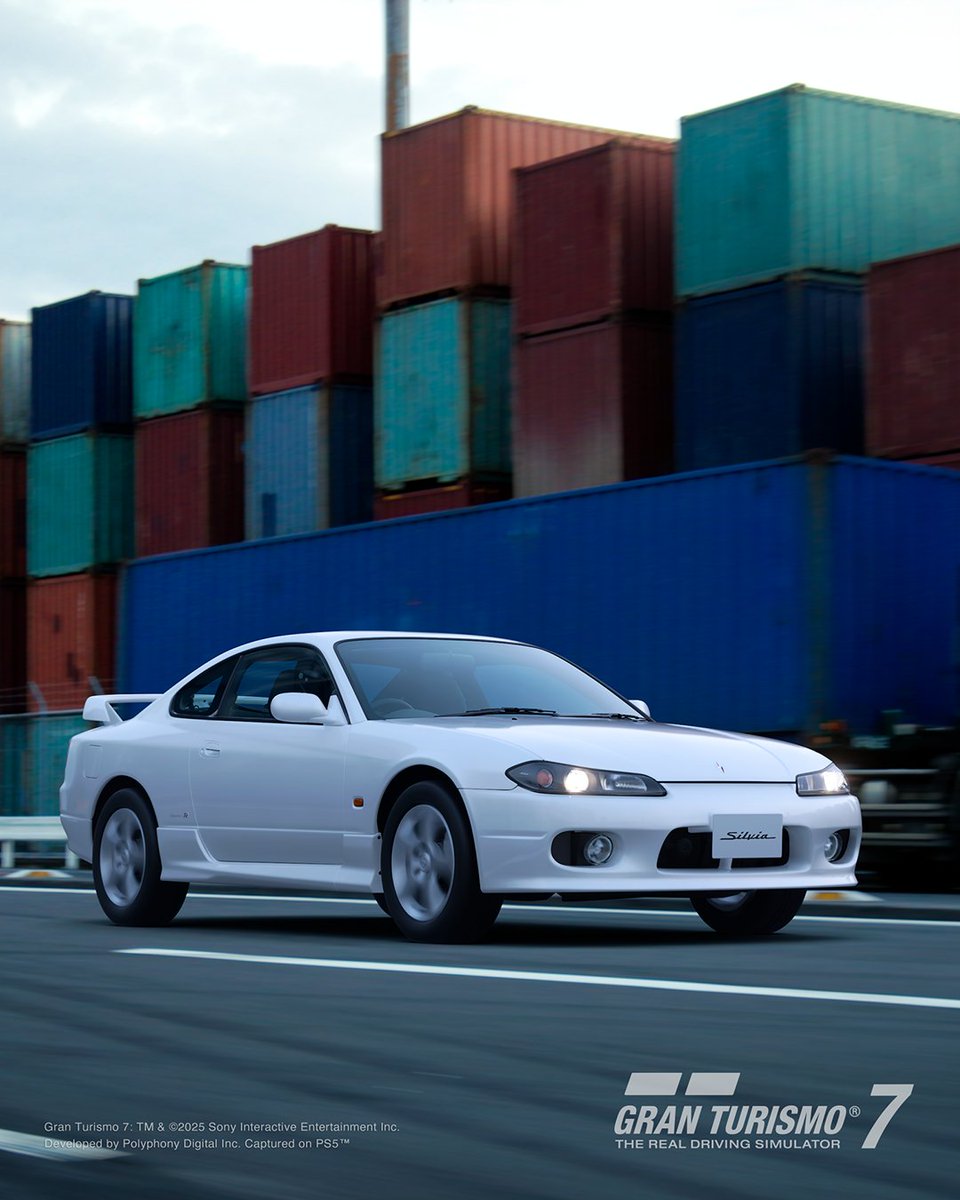 thegranturismo's tweet image. Views of Rainbow Bridge against Odaiba’s night sky, Tokyo at dusk from the bay, shipping containers at Shinagawa Wharf, and Umihotaru Parking Area floating above Tokyo Bay.
 
Update 1.62 Featured Scapes curation:
Tokyo Bay
 
#GT7 #GranTurismo #Scapes #Tokyo