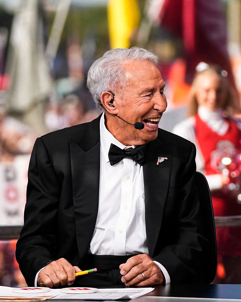 With Miami’s win over Notre Dame, Lee Corso finished a perfect 6-for-6 on picks in his final College GameDay.

Every team he coached or played for also won this weekend:

✅ Florida State
✅ Maryland
✅ Navy
✅ Louisville
✅ Indiana
✅ N. Illinois