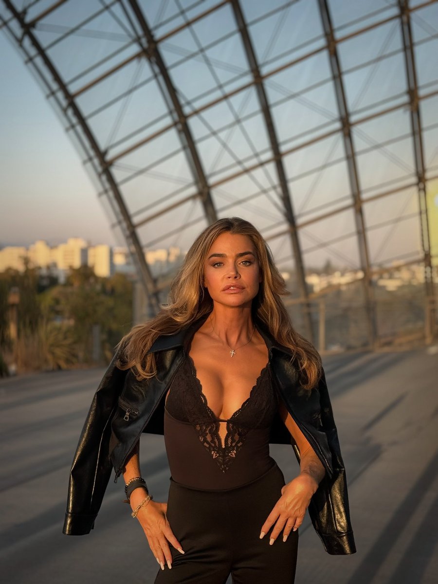 About last night… big thanks to @academymuseum for letting us relive the camp and chaos of Drop Dead Gorgeous on the big screen! Rebecca Leeman would be so proud👑🦢