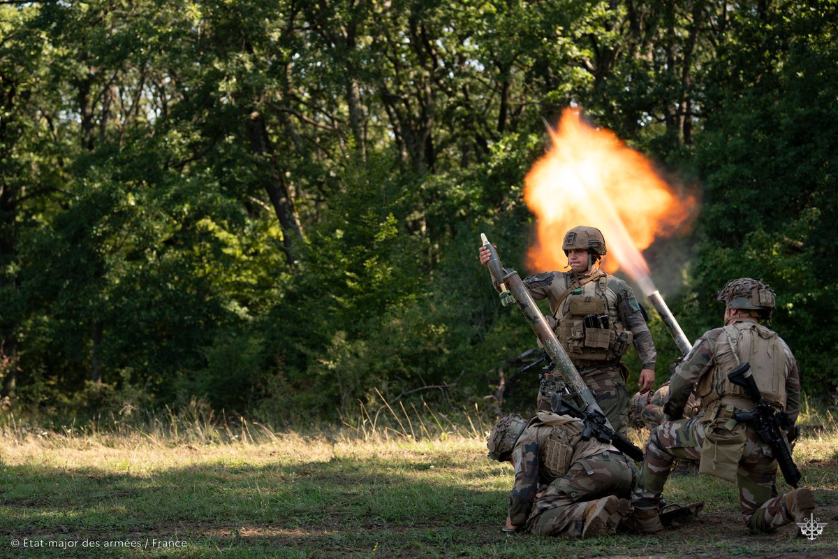 NATOBGRomania's tweet image. #StrongerTogether Not a step without support, the 81mm mortars of #NATO's Multinational Battle Group in Romania🇷🇴spring into action to support the advance of infantry units. Efficiency and determination are the watchwords for defending Europe's eastern flank #WeAreReady #TeamNATO