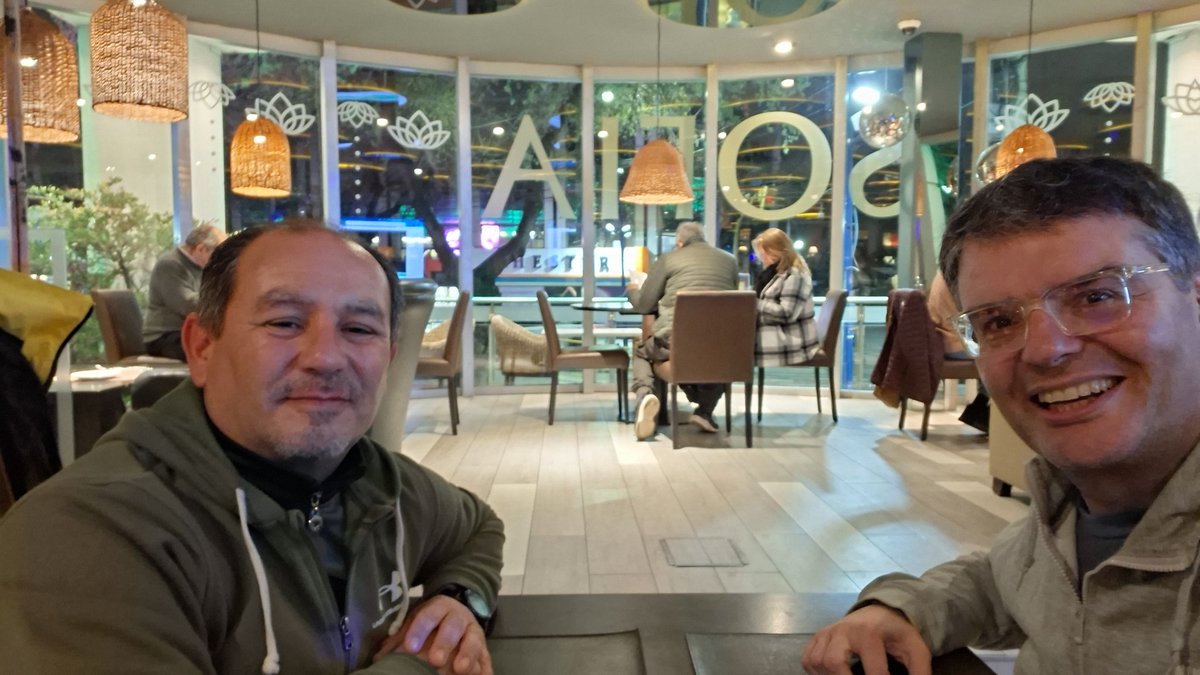 Me reencontré con el querido Willy Sánchez. Café de por medio intercambiamos anécdotas y experiencias y se suma a la tarea emprendida. Gracias Willy...