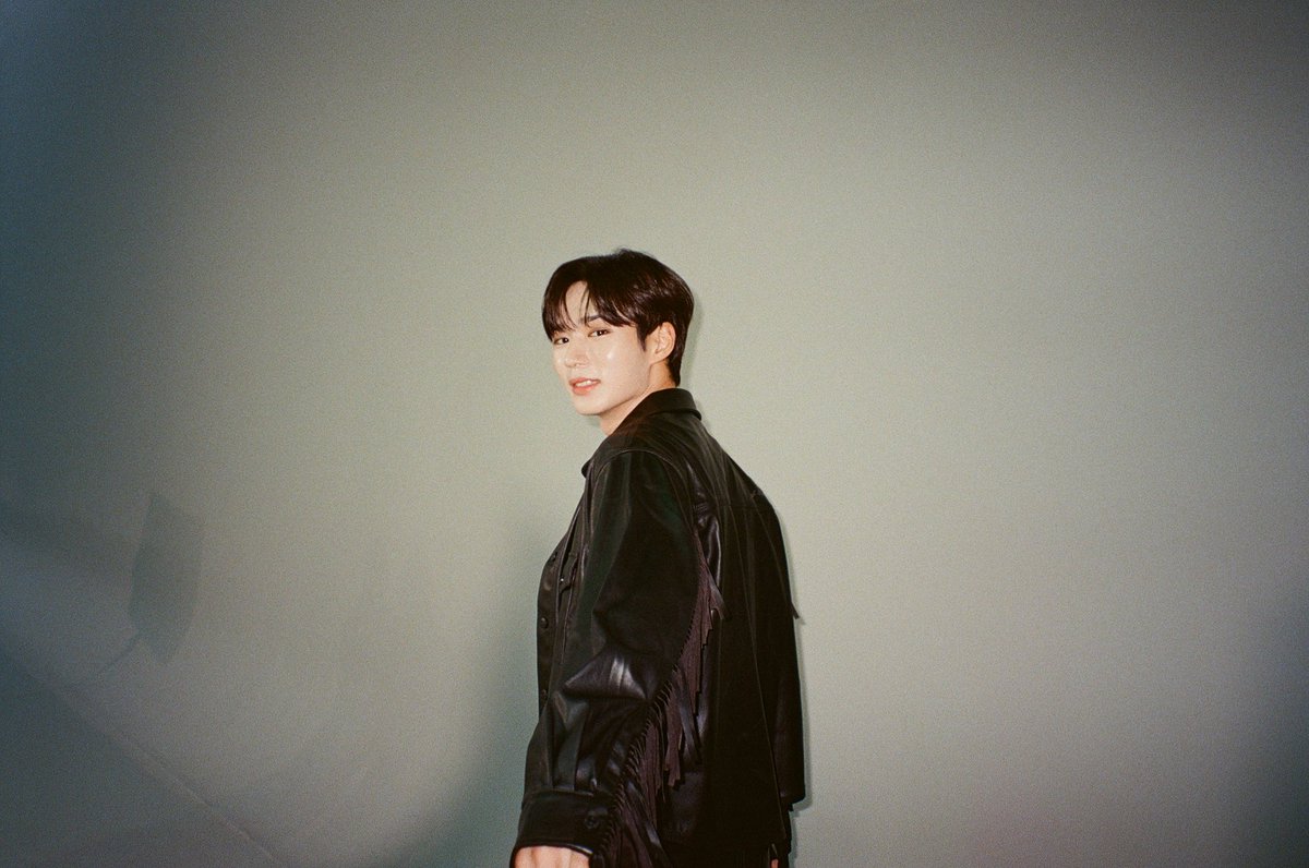 KJUNSEOGLOBAL's tweet photo. [📸] 250831 M2MPD

Memories of August recorded with a film camera ❣ (2/2)

#KIMJUNSEO #김준서 
#BOYS2PLANET #보이즈2플래닛 
#KIMJUNSEOGLOBAL
#8월의엠투 #M2film #SC_SPECIAL #보이즈2플래닛 @_mnetboysplanet https://t.co/G6m3fpXQJc