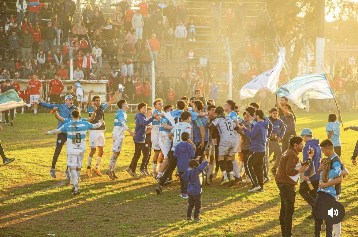 Hace un año, la historia se pintaba de celeste y blanco 🇸🇲🇸🇲

Los recuerdos de aquel día quedarán en al corazón de todos los que estuvimos ahí por el resto de nuestras vidas 💙🤍